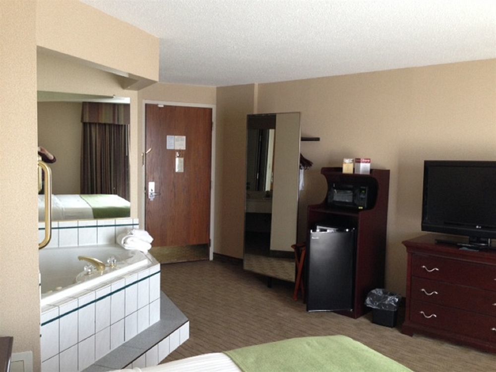 Plaza Hotel & Suites - Eau Claire Extérieur photo